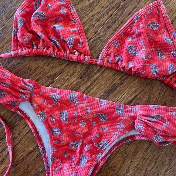 Red paisley print bikini - Picture 5 of 5